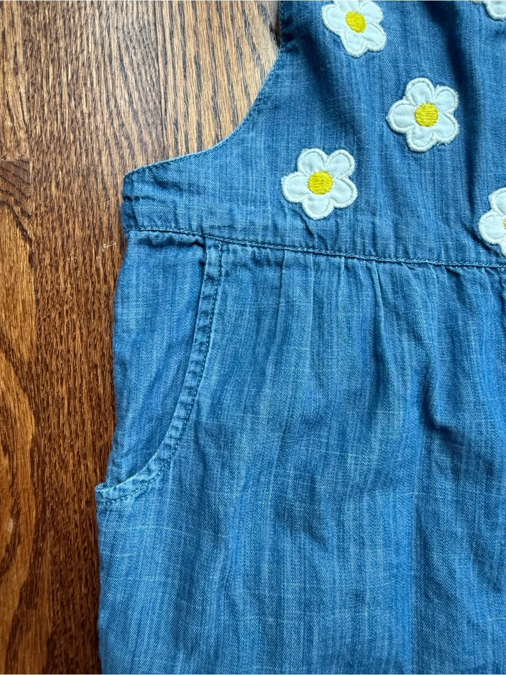 Mini Boden Chambray Daisy Applique Overalls 6-7 Years